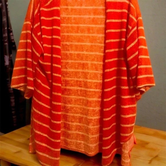 Beautiful Like New Orange & White Striped Kimono - Picture 1 of 3